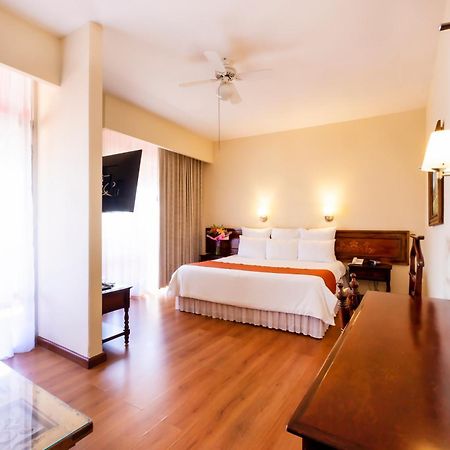 Plaza Uruapan Hotel מראה חיצוני תמונה