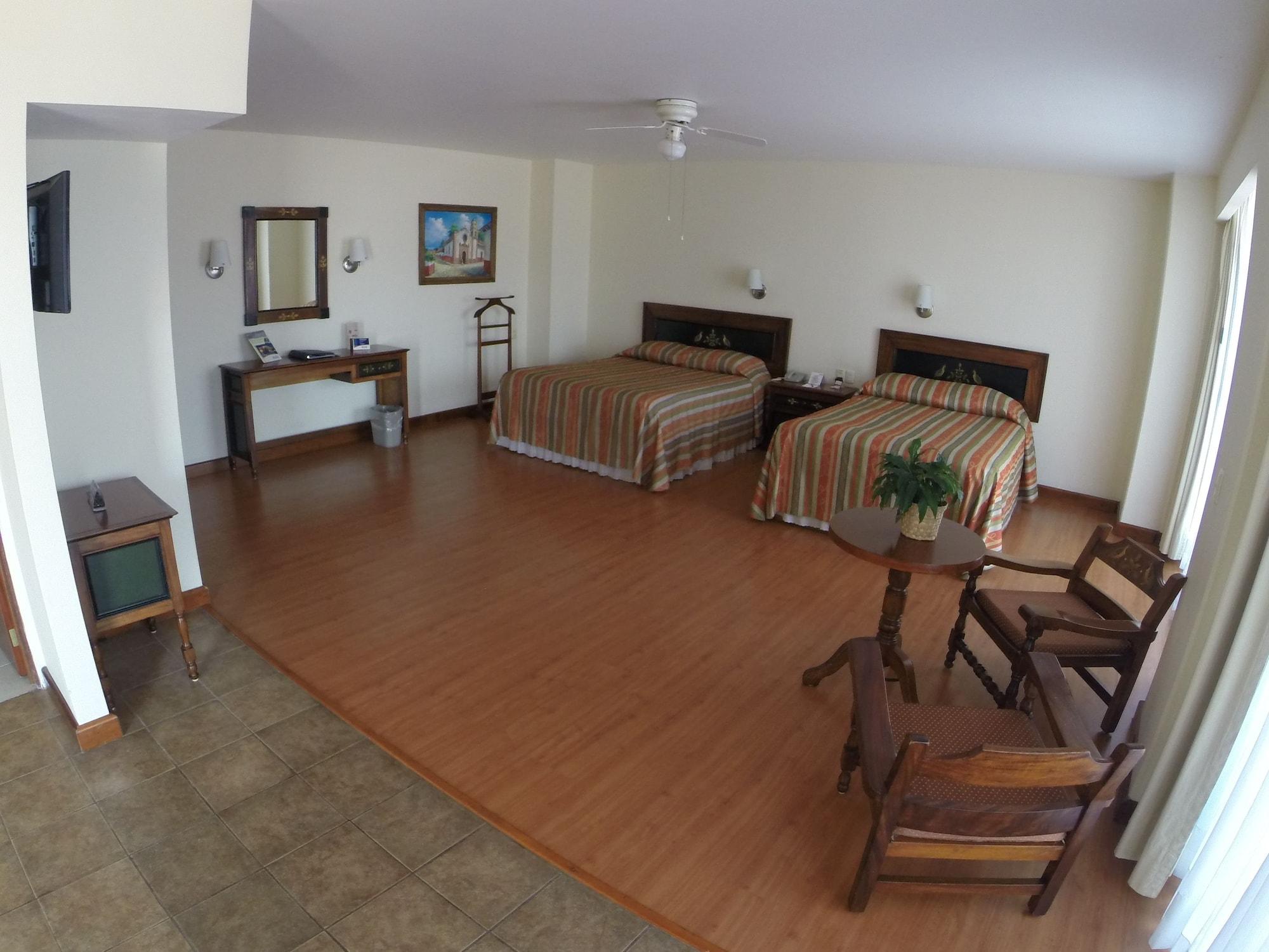 Plaza Uruapan Hotel מראה חיצוני תמונה