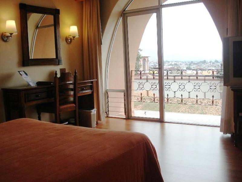 Plaza Uruapan Hotel מראה חיצוני תמונה